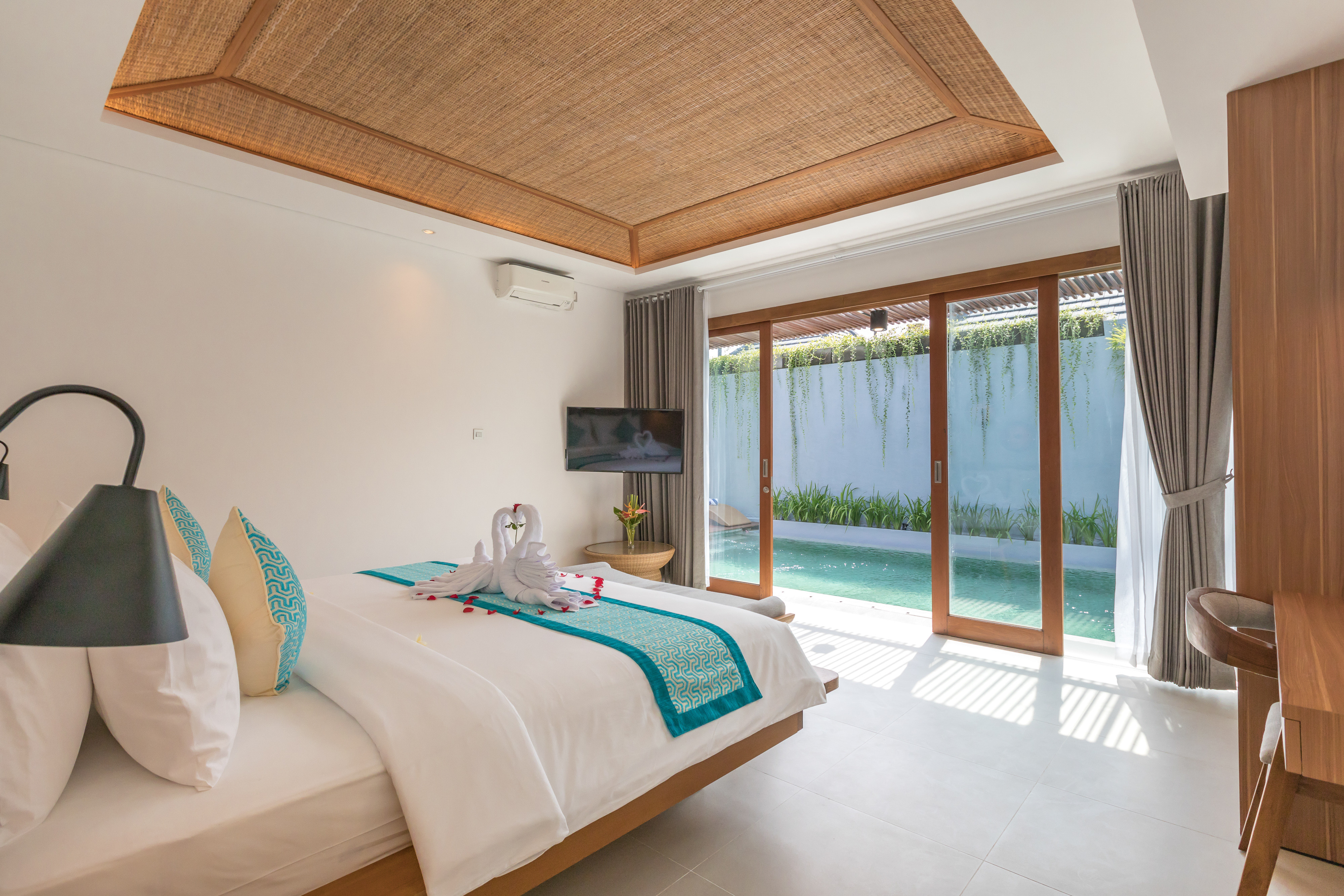 Villa Fenosa Bedroom1-6847 (1).JPG